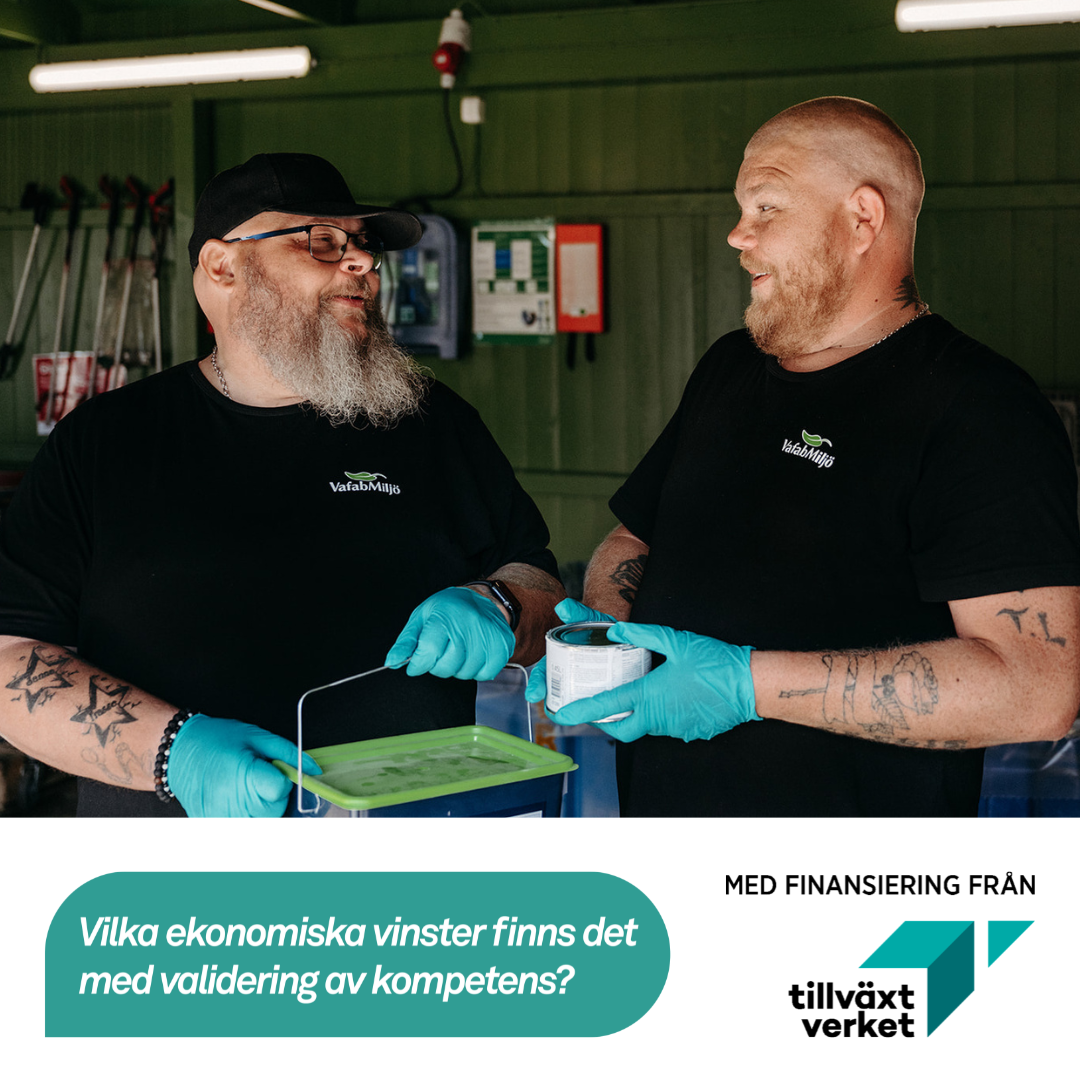 Två män klädda i arbetskläder på Vafab Miljö i Västerås, mellan 30-45 år, befinner sig i sin arbetskontext.