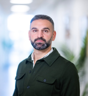 Porträttbild Elias Chabe