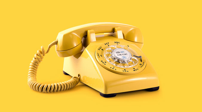 Gul telefon med gul bakgrund
